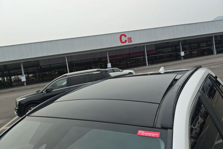 丰田 威兰达 2023款 双擎 2.5L E-CVT四驱尊贵版局部细节57