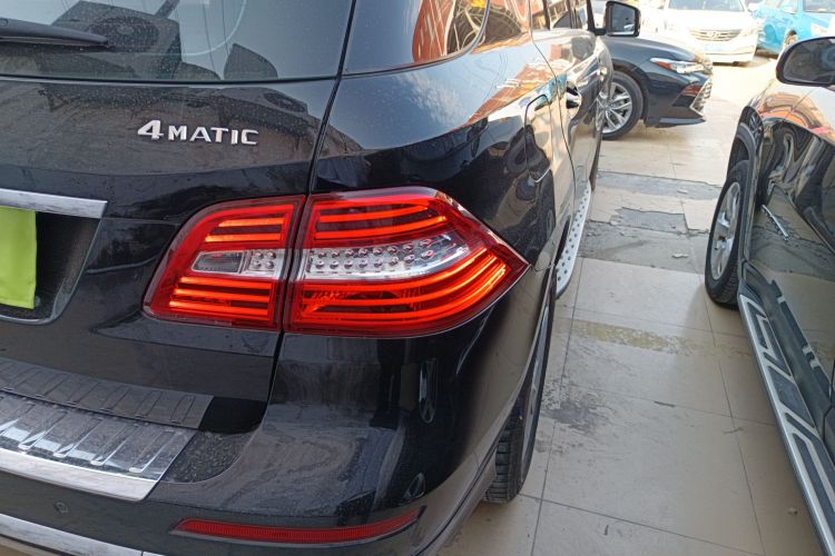 奔驰M级 2014款 ML 320 4MATIC车身外观9