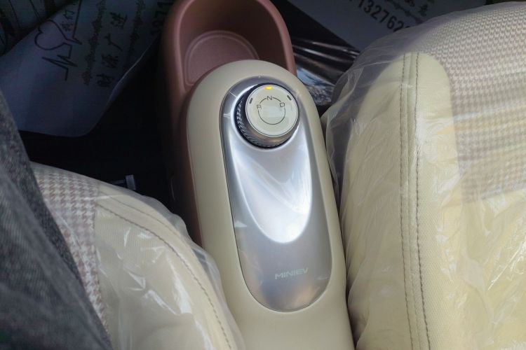 五菱汽车 宏光MINIEV 2025款 四门版 进阶款中控内饰18