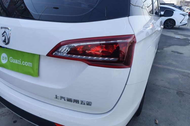 宝骏730 2021款 1.5T CVT时尚型 7座车身外观9