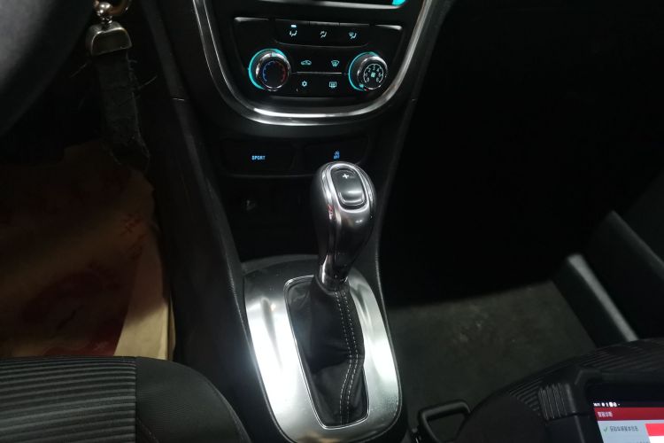 别克 昂科拉 2015款 1.4T 自动两驱都市精英型中控内饰18