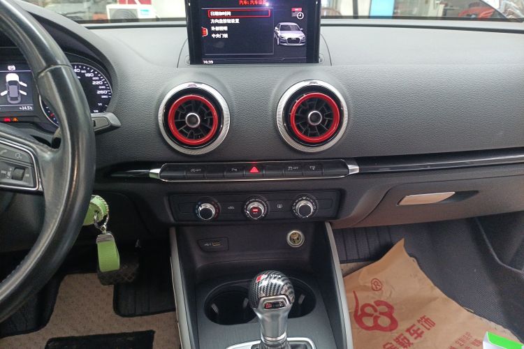 奥迪A3 2018款 30周年年型 Limousine 35 TFSI 时尚型局部细节16