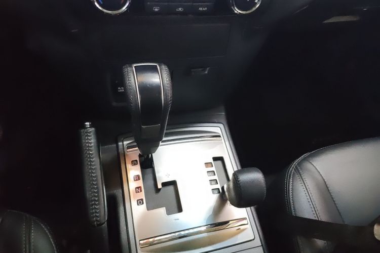 三菱 帕杰罗(进口) 2020款 3.0L 自动尊贵越野版局部细节18