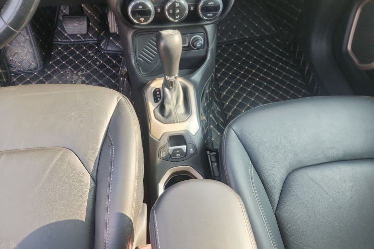 Jeep 自由侠 2016款 1.4T 自动智能版中控内饰18