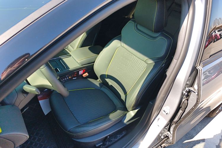 福特 蒙迪欧 2025款 2.0T EcoBoost E 混动 运动版中控内饰19