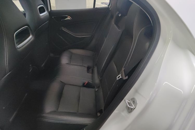 奔驰GLA 2016款 GLA 200 动感型中控内饰7001