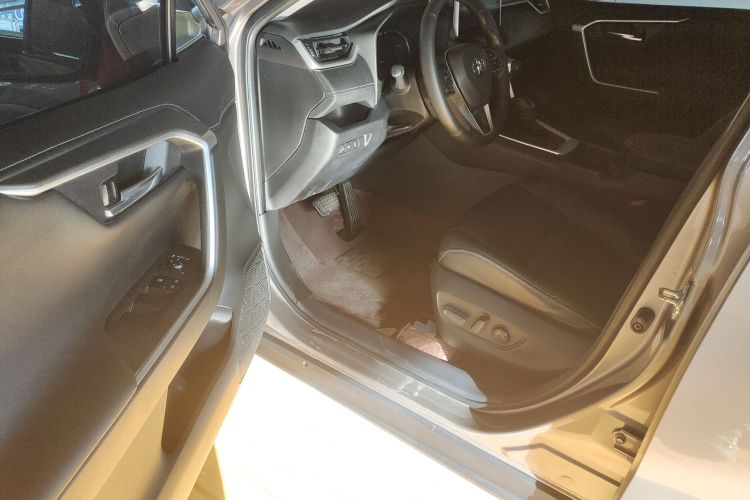 丰田 RAV4荣放 2022款 2.0L CVT两驱风尚Plus版中控内饰20