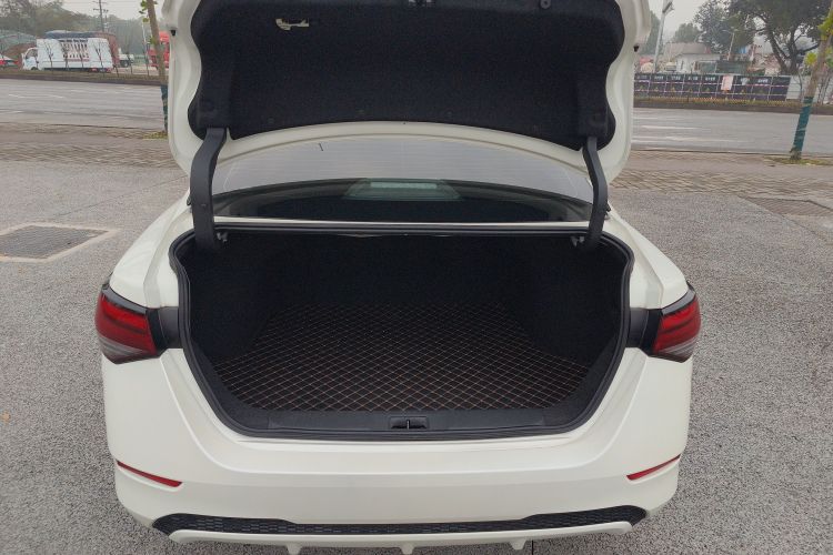 日产 轩逸 2022款 1.6L XL CVT悦享版机舱底盘23