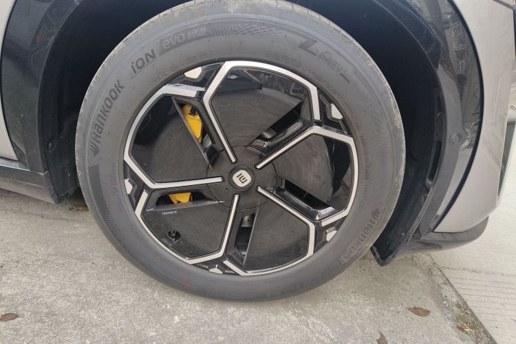 小米汽车 小米YU7 2025款 超长续航高性能四驱Max版车身外观10