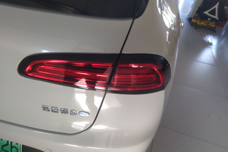 五菱汽车 五菱缤果PLUS 2024款 330km 五座版车身外观9