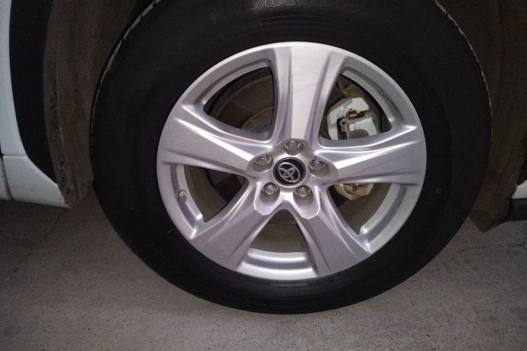 丰田 汉兰达 2023款 2.5L智能电混双擎四驱精英版 7座车身外观10