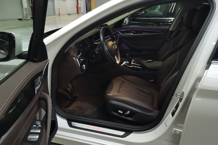 宝马5系 2022款 改款二 525Li 豪华套装中控内饰20