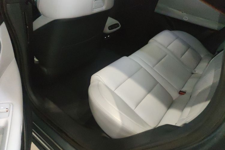 领克Z10 2024款 95kWh 702km四驱智驾Ultra中控内饰7004