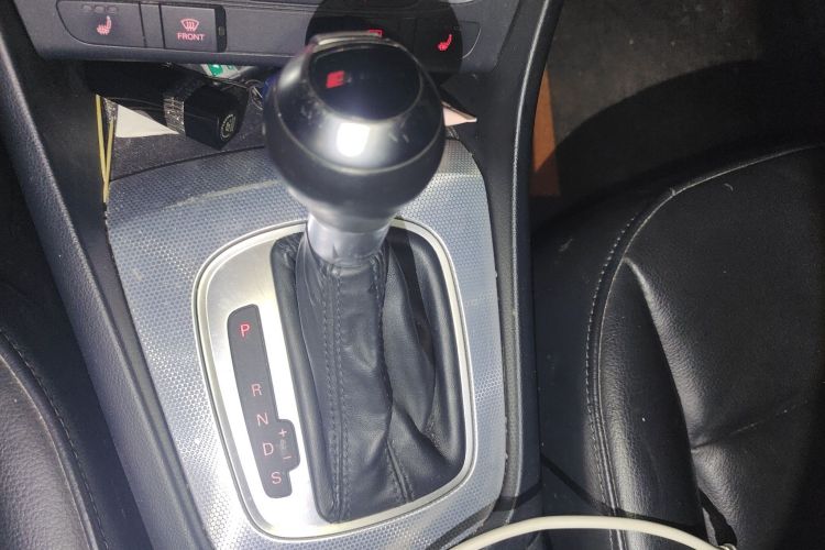 奥迪Q3 2015款 35 TFSI 舒适型中控内饰18