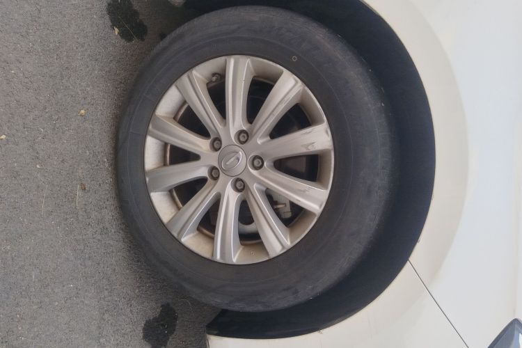 广汽传祺 传祺GA6 2019款 270T 自动精英版车身外观10