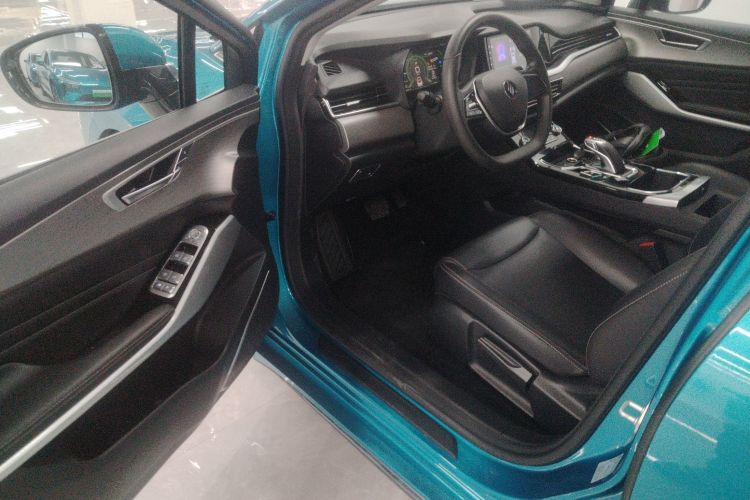 江铃集团新能源 羿 2023款 标准续航行业版中控内饰7003