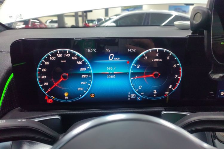 奔驰GLB 2023款 GLB 220 时尚型局部细节14