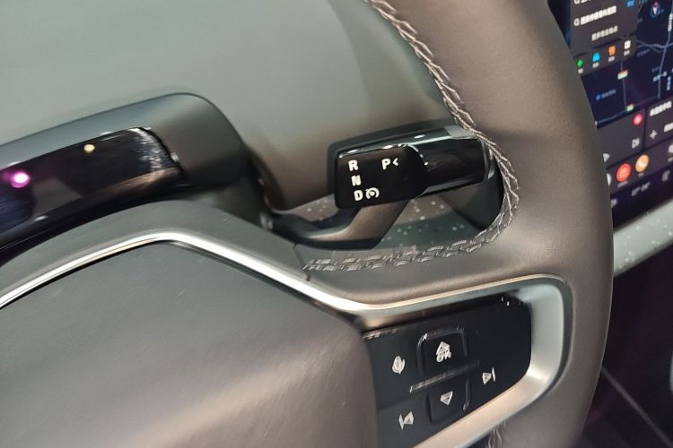 沃尔沃EX30 2025款 后驱长续航版 Ultra中控内饰18