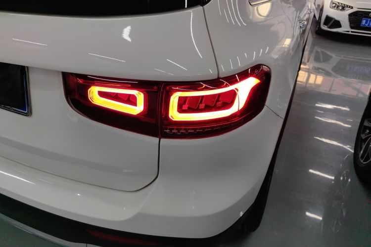 奔驰GLB 2022款 GLB 220 动感型车身外观9