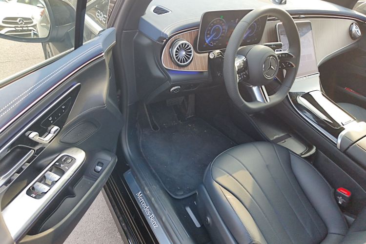 奔驰EQE 2025款 500 4MATIC 先锋版中控内饰7003