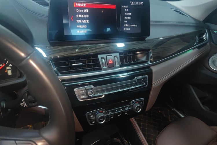 宝马X1 2021款 xDrive25Li 尊享型中控内饰16