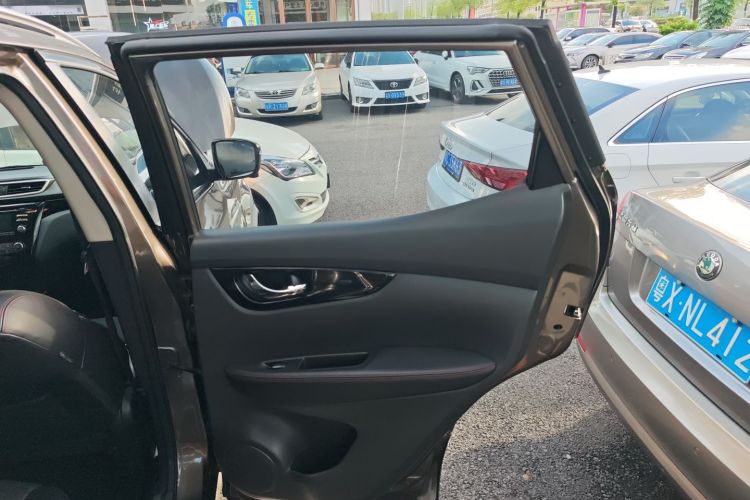 日产 逍客 2016款 2.0L CVT豪华版中控内饰7006