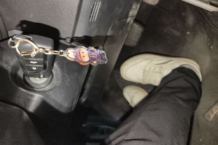 丰田 雷凌 2023款 TNGA 1.5L CVT进取版中控内饰7001