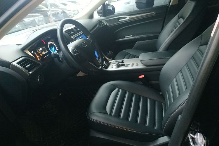 福特 蒙迪欧 2020款 EcoBoost 200 时尚型中控内饰19