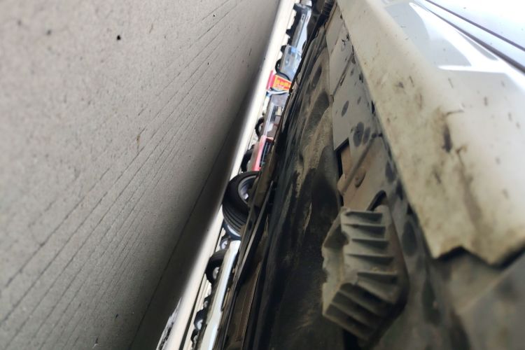 宝马X2 2020款 sDrive25i 领先型M越野套装机舱底盘29