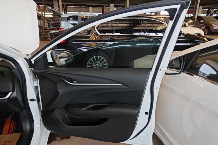 别克 英朗 2021款 改款 典范 1.5L 自动精英型中控内饰42