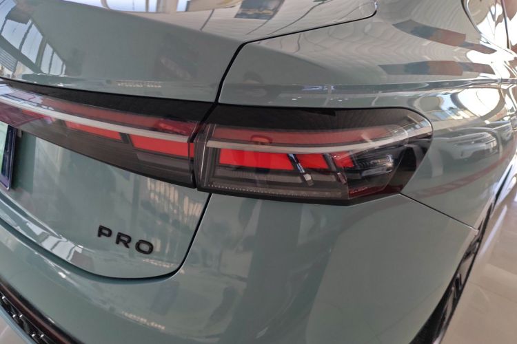 大众 帕萨特 2025款 Pro 380TSI 星空龙尊版车身外观6006