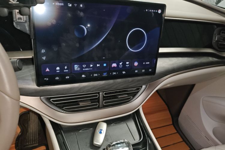 腾势D9 2022款 DM-i 1040 尊贵型中控内饰16