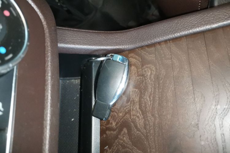 奔驰GLS 2016款 GLS 400 4MATIC动感型中控内饰11