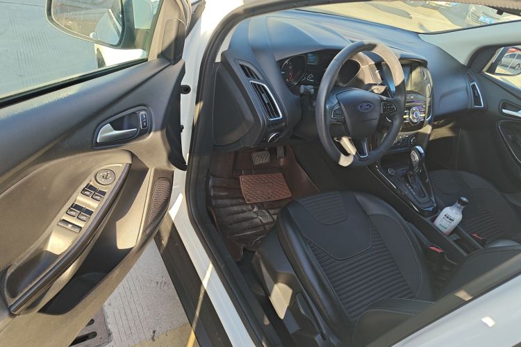 福特 福克斯 2018款 两厢经典 1.6L 自动风尚型智行版中控内饰7003