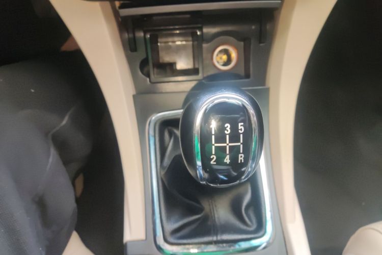 吉利汽车 帝豪 2017款 三厢百万款 1.5L 手动豪华型中控内饰18