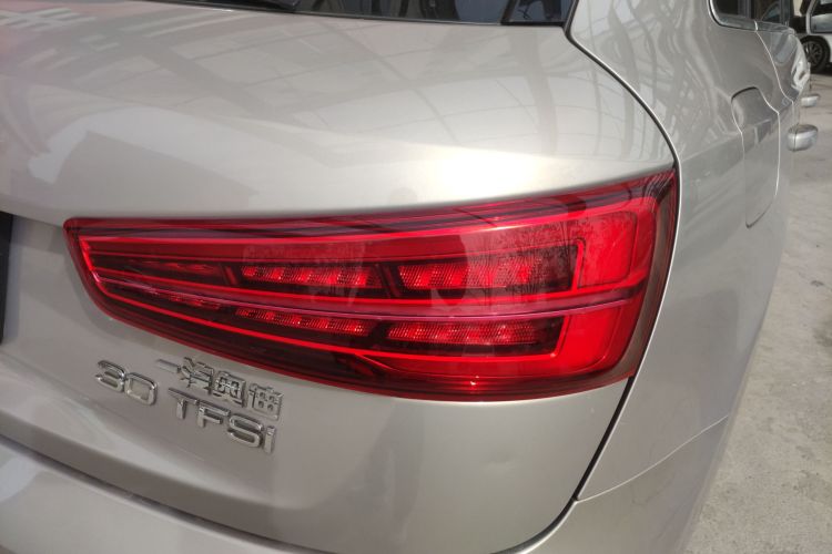 奥迪Q3 2018款 30周年年型 30 TFSI 时尚型车身外观9