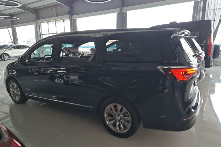 别克GL8 2022款 Avenir艾维亚 四座尊礼版车身外观4