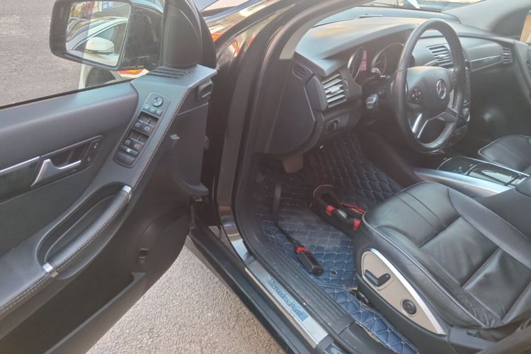 奔驰R级 2017款 R 320 4MATIC 商务型臻藏版中控内饰20