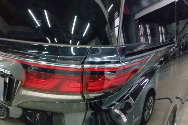 丰田 威尔法 2024款 皇冠 双擎 2.5L 至尊版车身外观9