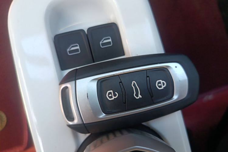 吉利银河 2025款 210km 熊猫卡丁中控内饰11