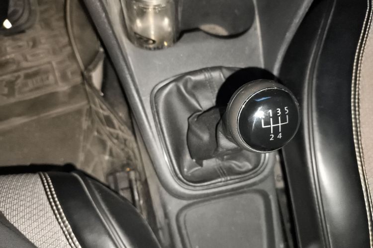 大众 Polo 2014款 1.4L 手动风尚版中控内饰18