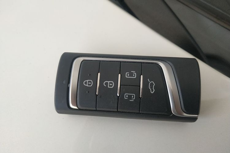 广汽传祺 传祺M8 2018款 320T 旗舰版中控内饰7001