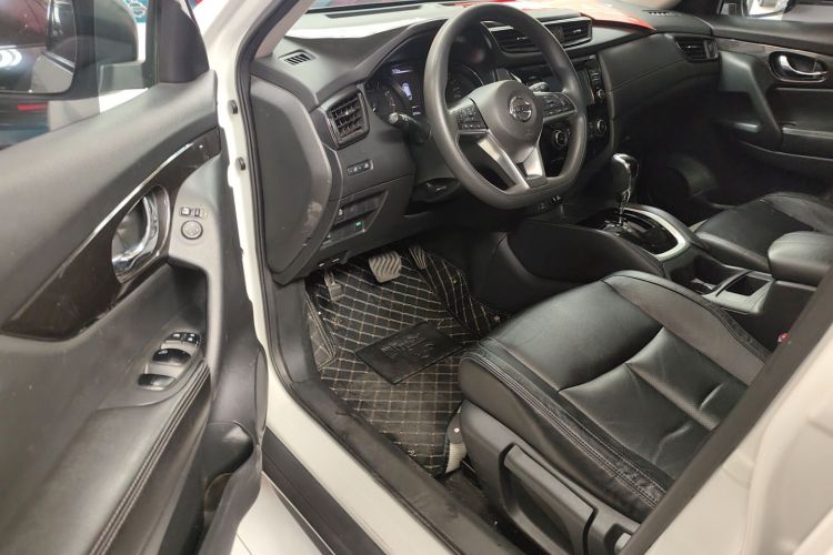 日产 奇骏 2017款 2.0L CVT舒适版 2WD中控内饰20