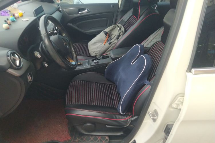 奔驰B级 2017款 B 200 动感型中控内饰19