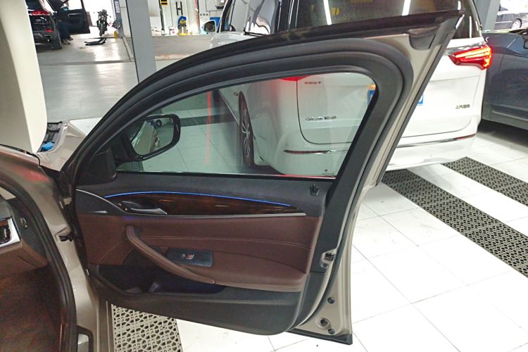 宝马5系 2018款 525Li 豪华套装中控内饰42