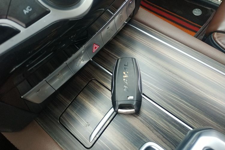 哈弗H9 2017款 2.0T 汽油四驱尊贵型 7座中控内饰11