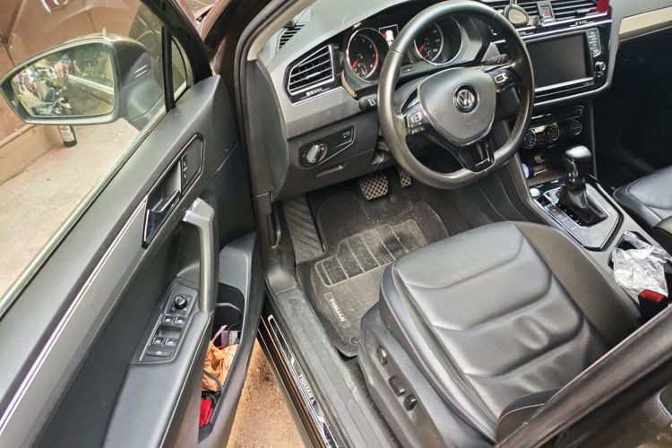 大众 途观L 2018款 330TSI 自动两驱舒适版中控内饰20