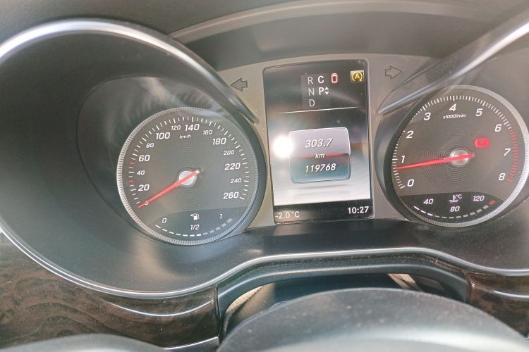 奔驰V级 2018款 V 260 尊贵版 国VI中控内饰14