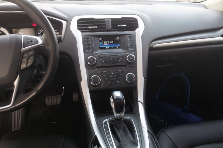 福特 蒙迪欧 2013款 1.5L GTDi180时尚型中控内饰16