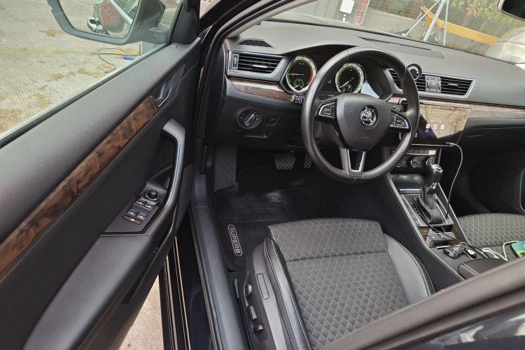 斯柯达 速派 2018款 TSI330 DSG舒适版 国V中控内饰20